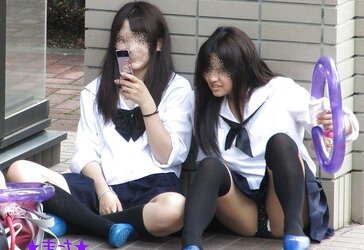 Sloppy pads + pantyliner in undies - cootchie voyeur public