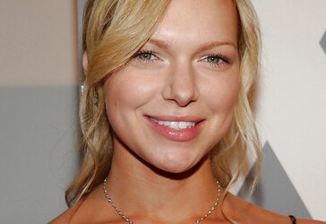 Pic Gallery #35: Laura Prepon