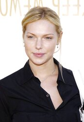 Pic Gallery #35: Laura Prepon