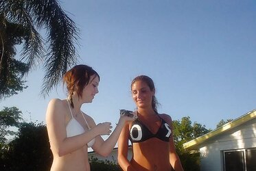 Some teenagers,honies all in bathing suit pics