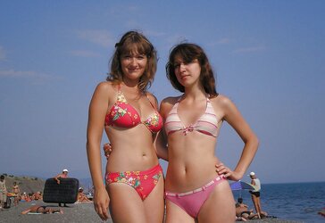 Some teenagers,honies all in bathing suit pics