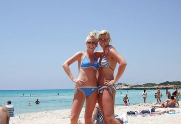 Some teenagers,honies all in bathing suit pics