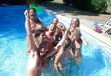Some teenagers,honies all in bathing suit pics