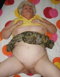 GRANNY old mature fur covered amteur grandmother - oma nackt