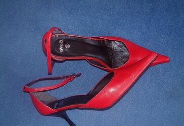 Her high-heeled shoes ans more