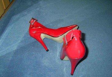 Her high-heeled shoes ans more