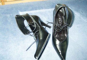 Her high-heeled shoes ans more