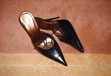 Her high-heeled shoes ans more