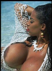 Angelique Dos Santos Buxomy