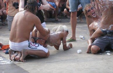 Mingle nude and plumbed in public
