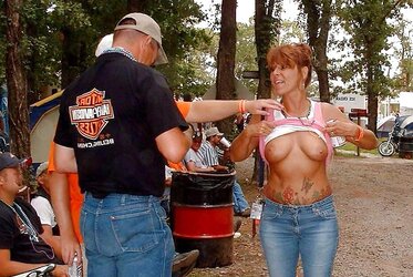 Mingle nude and plumbed in public