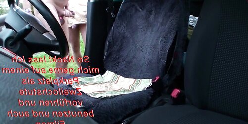 Nackt lass Ich mich auf dem Parkplatz Ficken