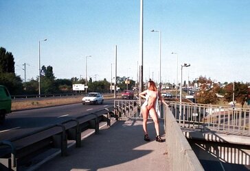 NOEMI - SHOWING IN PUBLIC