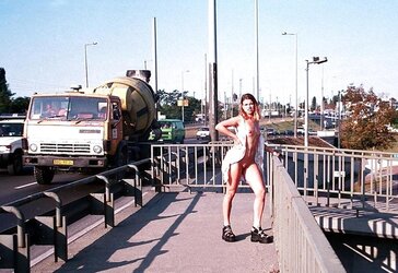 NOEMI - SHOWING IN PUBLIC