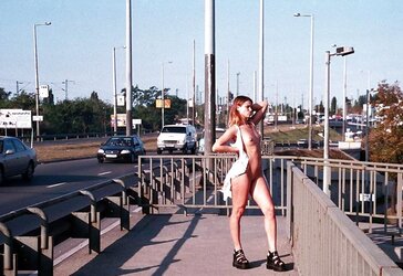 NOEMI - SHOWING IN PUBLIC