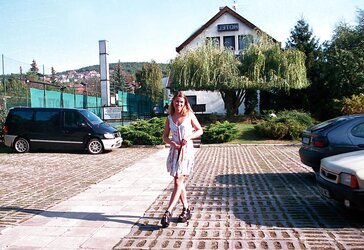 NOEMI - SHOWING IN PUBLIC
