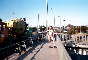 NOEMI - SHOWING IN PUBLIC