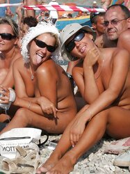 Nackte im Camp