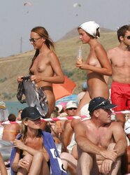 Nackte im Camp