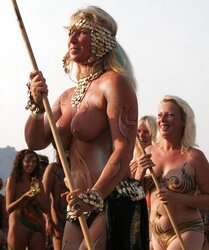 Nackte im Camp