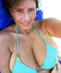 Mummy italiana tettona