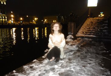 Outside in tights and sans