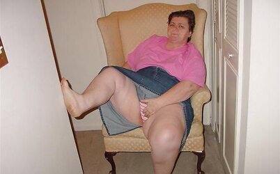 Mature and Grannies upskirt
