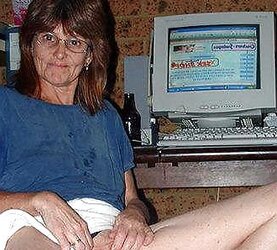 Mature and Grannies upskirt