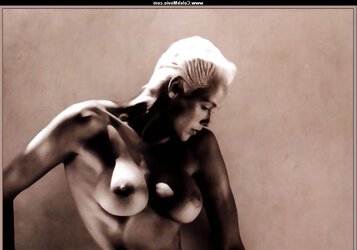 Brigitte Nielsen (Bare)