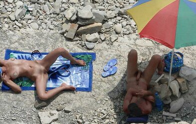 095 Sunbathing beach