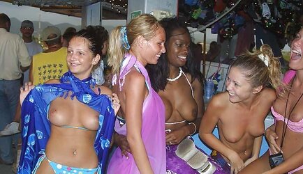 Nude Gals in Groups