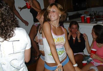 Nude Gals in Groups