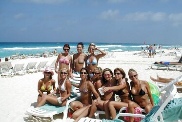 Nude Gals in Groups