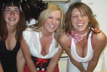 Nude Gals in Groups