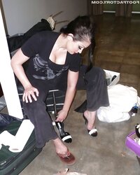 Aria Giovanni displays every toe after switching clothes