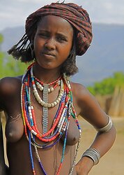Africa gals display breasts