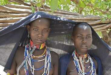 Africa gals display breasts