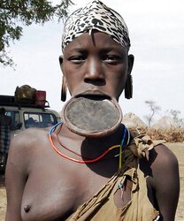 Africa gals display breasts
