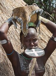 Africa gals display breasts