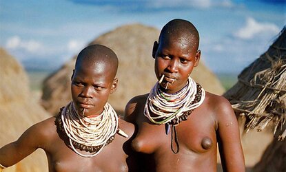 Africa gals display breasts