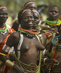 Africa gals display breasts