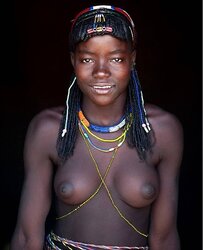 Africa gals display breasts