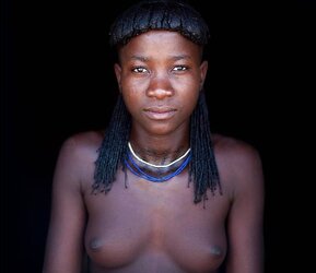 Africa gals display breasts