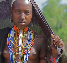 Africa gals display breasts