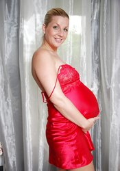 Veronica, pregnant blondie (8)