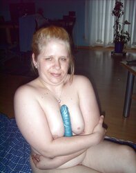 Sie spielt immer mit ihren Fake Penis E-Freudin Lena