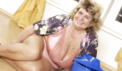 Large Breast Queens: Hottest Of the Hottest