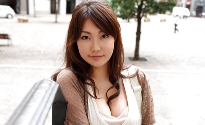 Japanese chick naked in hotel