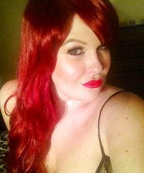 PLUMPER Buxom Breezy Sindy Strutt