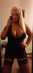 PLUMPER Buxom Breezy Sindy Strutt